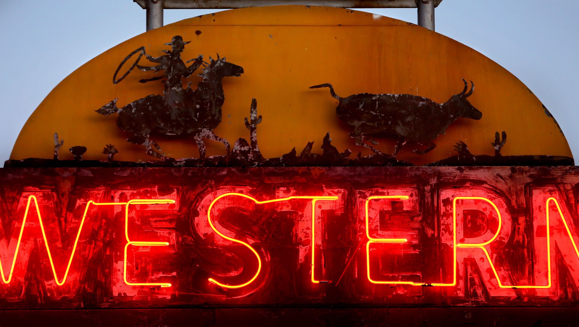 Neon clue No. 3
